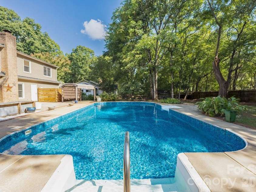 9423 Whitethorn Drive, Charlotte, NC 28277.  MLS# CAR4430638, YatesRealty ID 54796. 
