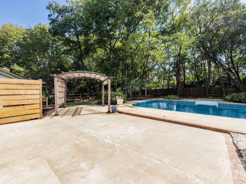 9423 Whitethorn Drive, Charlotte, NC 28277.  MLS# CAR4430638, YatesRealty ID 54796. 