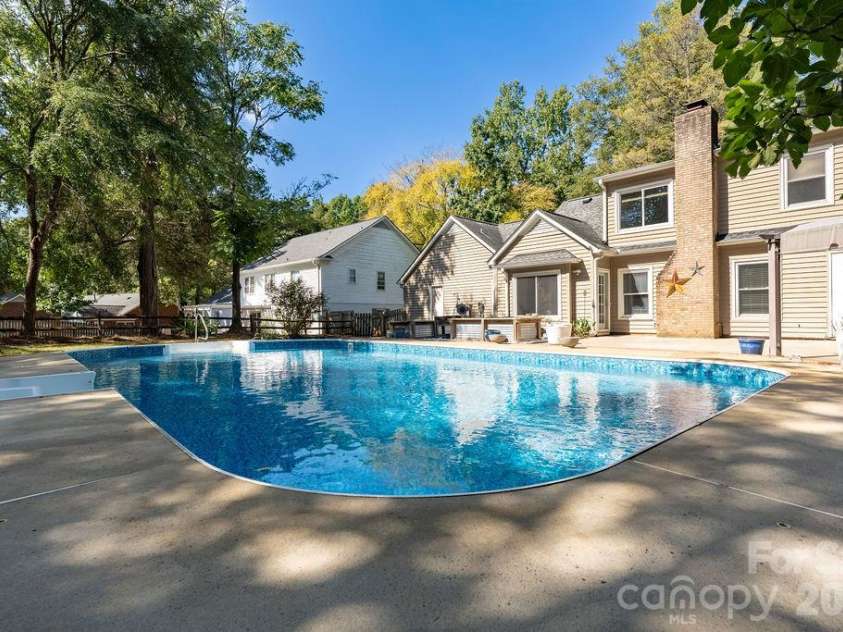 9423 Whitethorn Drive, Charlotte, NC 28277.  MLS# CAR4430638, YatesRealty ID 54796. 