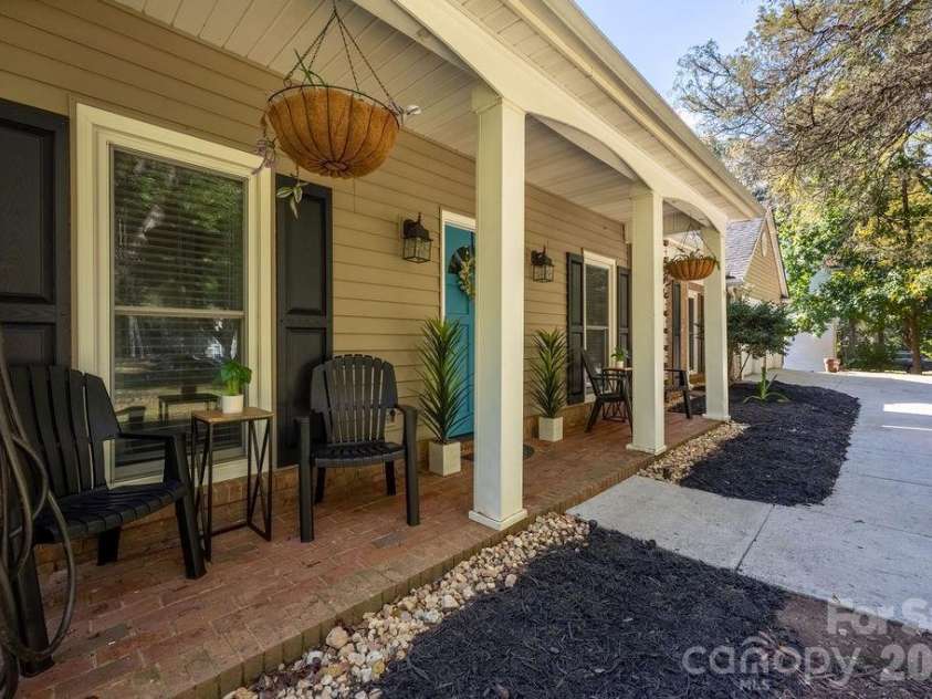 9423 Whitethorn Drive, Charlotte, NC 28277.  MLS# CAR4430638, YatesRealty ID 54796. 