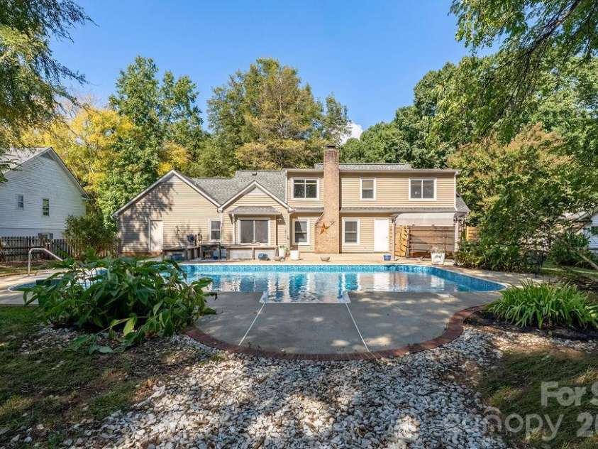 9423 Whitethorn Drive, Charlotte, NC 28277.  MLS# CAR4430638, YatesRealty ID 54796. 