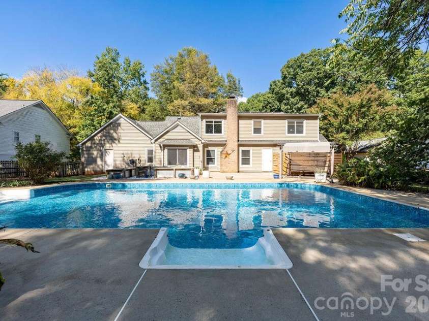 9423 Whitethorn Drive, Charlotte, NC 28277.  MLS# CAR4430638, YatesRealty ID 54796. 