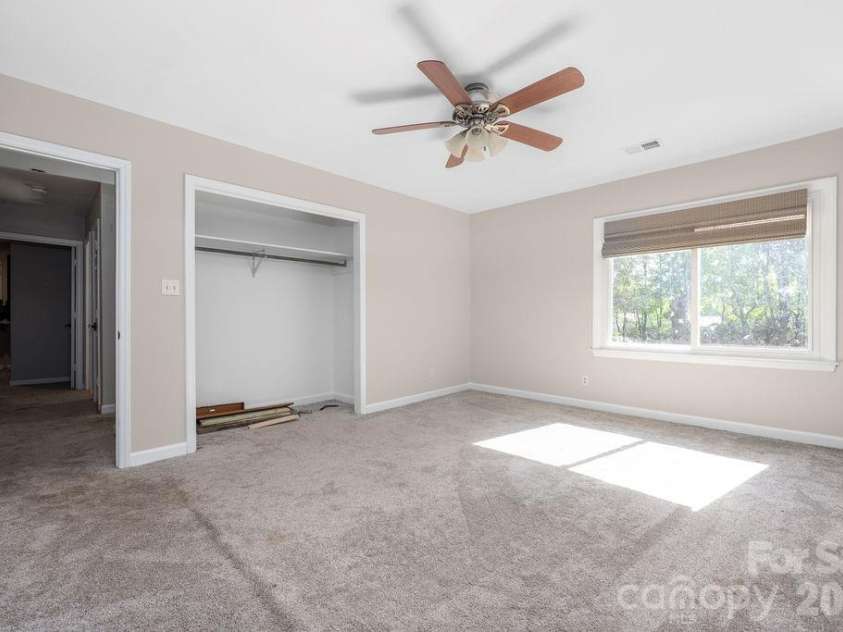 9423 Whitethorn Drive, Charlotte, NC 28277.  MLS# CAR4430638, YatesRealty ID 54796. 