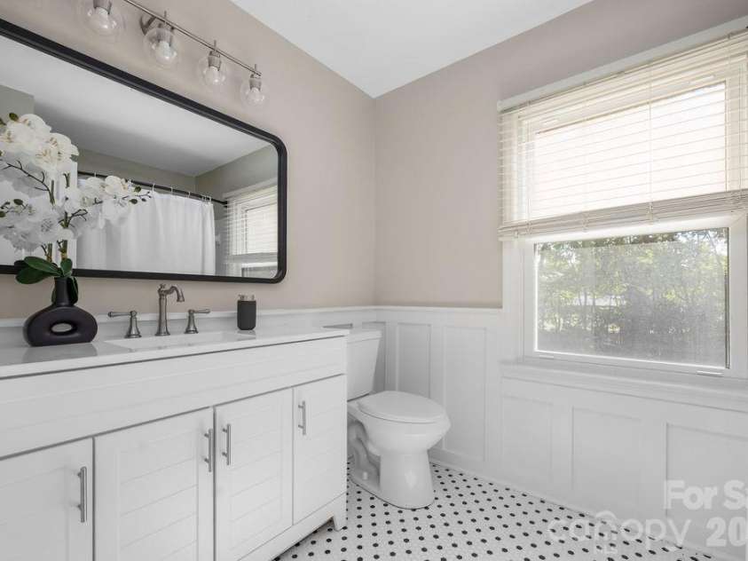 9423 Whitethorn Drive, Charlotte, NC 28277.  MLS# CAR4430638, YatesRealty ID 54796. 