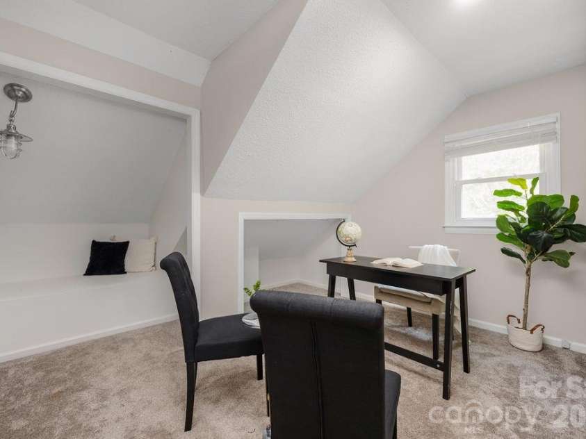 9423 Whitethorn Drive, Charlotte, NC 28277.  MLS# CAR4430638, YatesRealty ID 54796. 