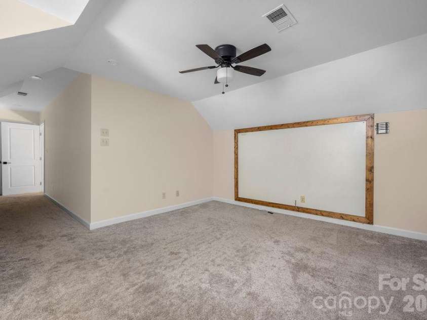 9423 Whitethorn Drive, Charlotte, NC 28277.  MLS# CAR4430638, YatesRealty ID 54796. 