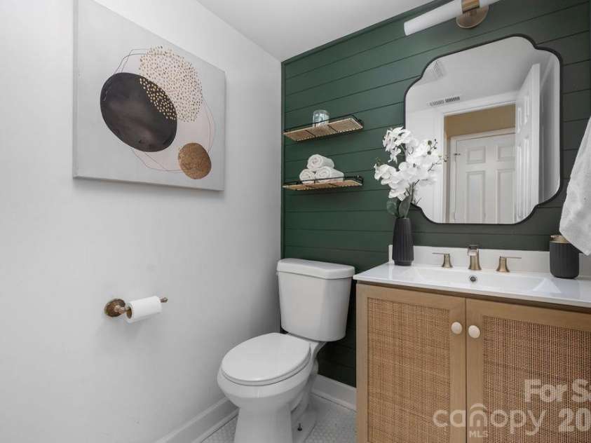 9423 Whitethorn Drive, Charlotte, NC 28277.  MLS# CAR4430638, YatesRealty ID 54796. 