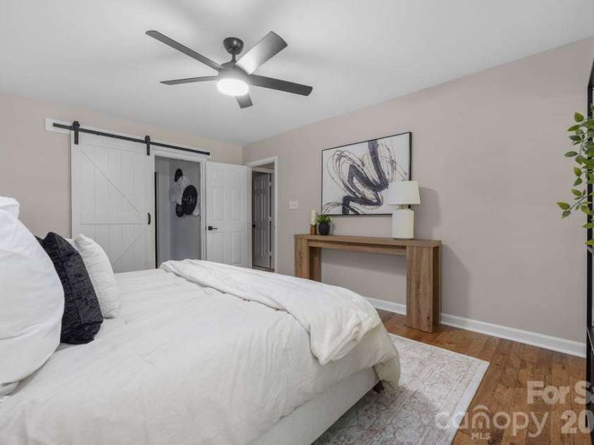 9423 Whitethorn Drive, Charlotte, NC 28277.  MLS# CAR4430638, YatesRealty ID 54796. 