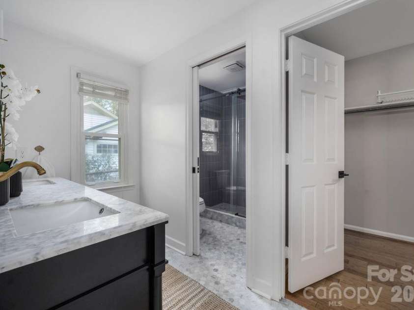 9423 Whitethorn Drive, Charlotte, NC 28277.  MLS# CAR4430638, YatesRealty ID 54796. 