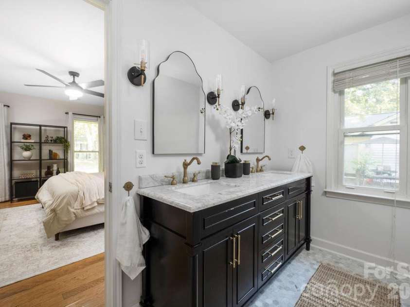 9423 Whitethorn Drive, Charlotte, NC 28277.  MLS# CAR4430638, YatesRealty ID 54796. 