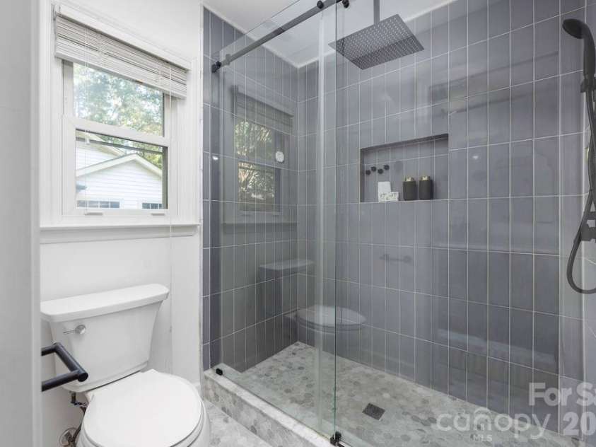 9423 Whitethorn Drive, Charlotte, NC 28277.  MLS# CAR4430638, YatesRealty ID 54796. 