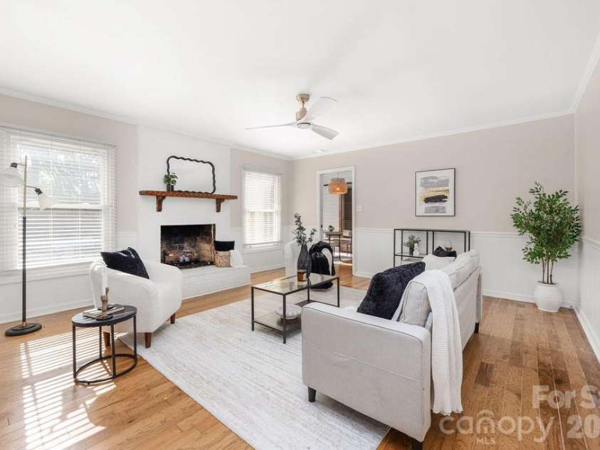 9423 Whitethorn Drive, Charlotte, NC 28277.  MLS# CAR4430638, YatesRealty ID 54796. 