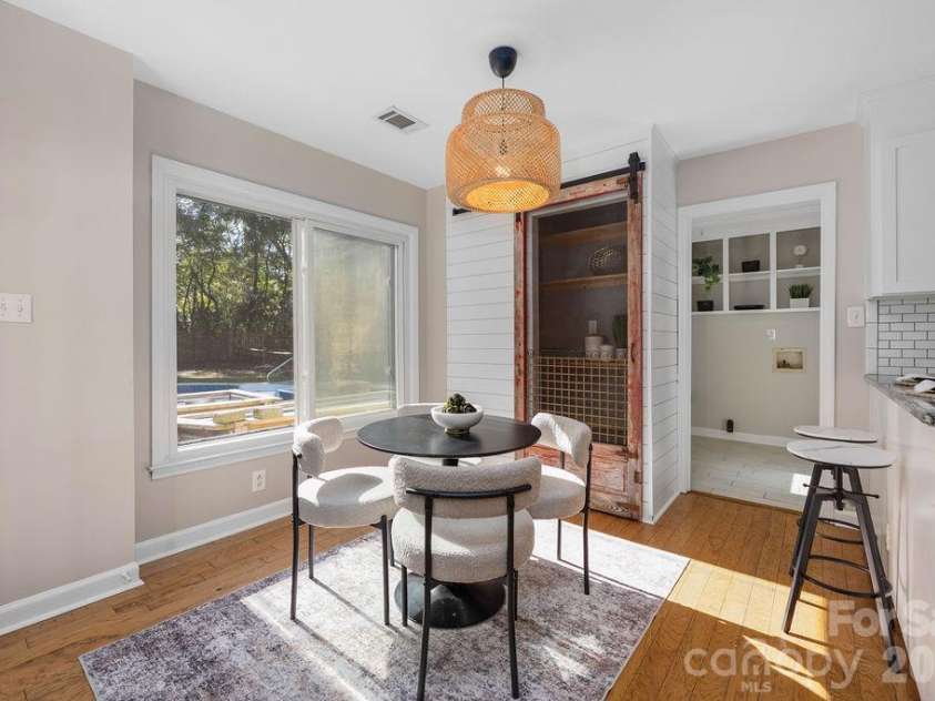 9423 Whitethorn Drive, Charlotte, NC 28277.  MLS# CAR4430638, YatesRealty ID 54796. 