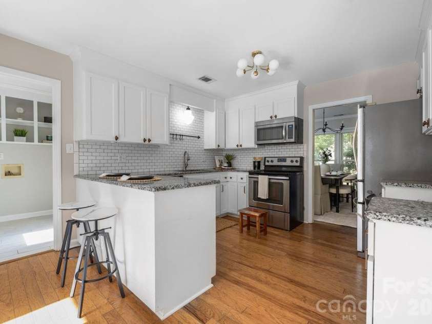 9423 Whitethorn Drive, Charlotte, NC 28277.  MLS# CAR4430638, YatesRealty ID 54796. 