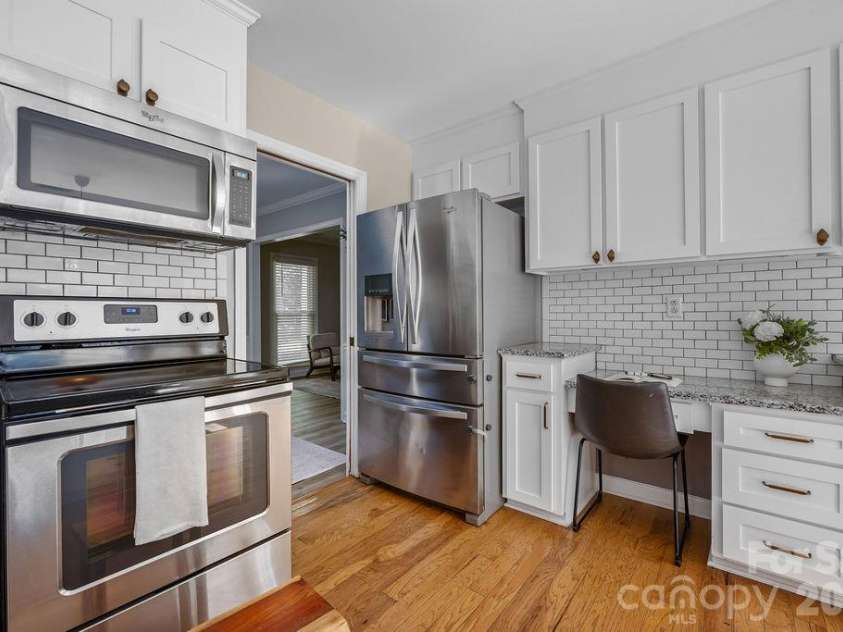 9423 Whitethorn Drive, Charlotte, NC 28277.  MLS# CAR4430638, YatesRealty ID 54796. 