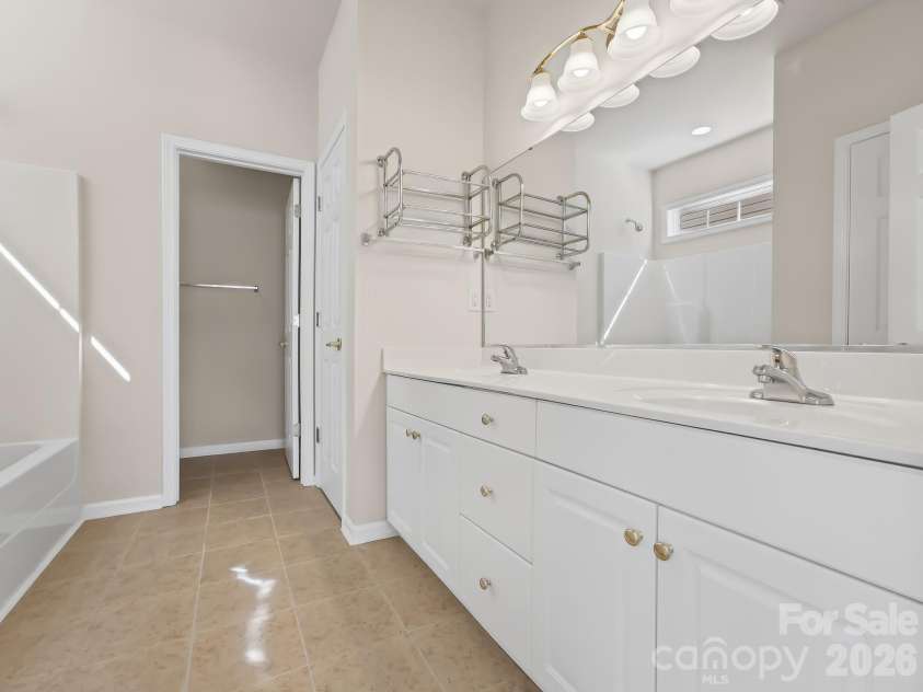 15 Chowan Drive, Fletcher, NC 28732.  MLS# CAR4430498, YatesRealty ID 54797. Primary bath