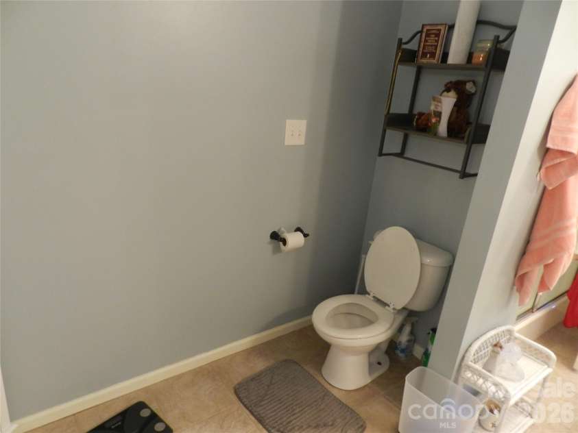 3 Lauren Lane, Candler, NC 28715.  MLS# CAR4421667, YatesRealty ID 54800. Master Bath View 4