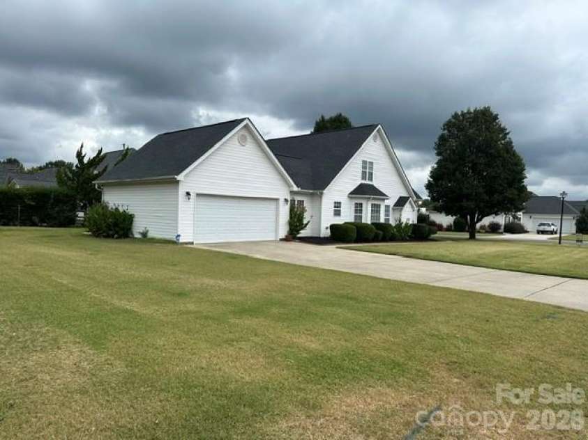 2001 Hemby Commons Corner, Indian Trail, NC 28079.  MLS# CAR4428922, YatesRealty ID 54801. 