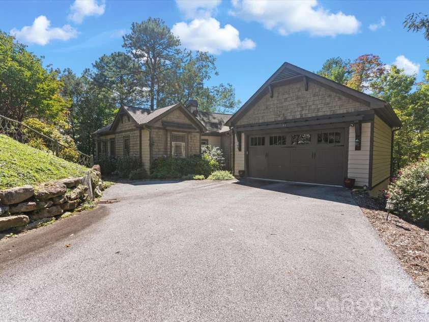 44 Sunset Trace, Brevard, NC 28712.  MLS# CAR4429326, YatesRealty ID 54809. 