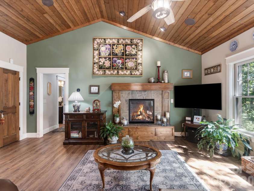 44 Sunset Trace, Brevard, NC 28712.  MLS# CAR4429326, YatesRealty ID 54809. 