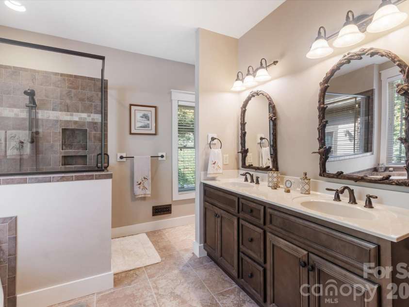 44 Sunset Trace, Brevard, NC 28712.  MLS# CAR4429326, YatesRealty ID 54809. 