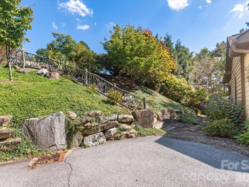 44 Sunset Trace, Brevard, NC 28712.  MLS# CAR4429326, YatesRealty ID 54809. 
