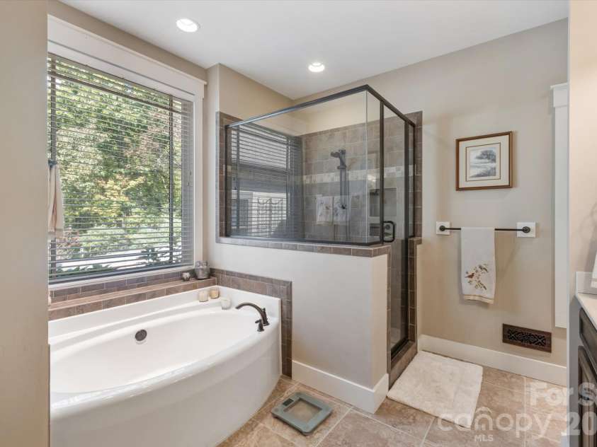 44 Sunset Trace, Brevard, NC 28712.  MLS# CAR4429326, YatesRealty ID 54809. Beautiful Primary Bath