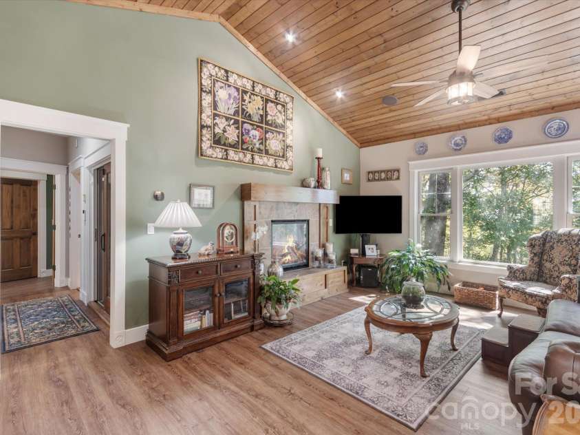 44 Sunset Trace, Brevard, NC 28712.  MLS# CAR4429326, YatesRealty ID 54809. Bright and Open Floor Plan