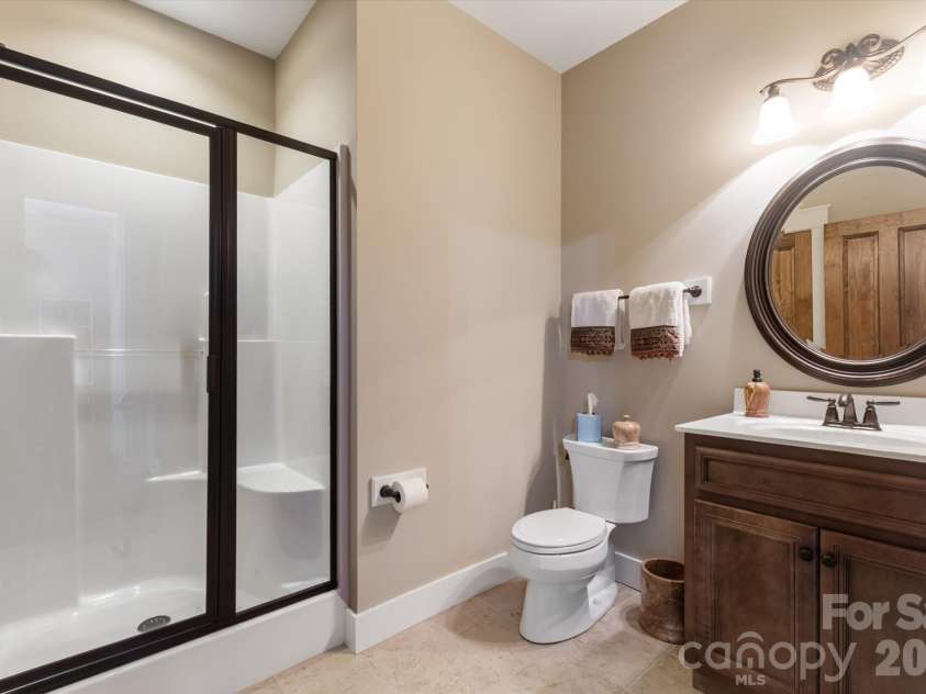 44 Sunset Trace, Brevard, NC 28712.  MLS# CAR4429326, YatesRealty ID 54809. Guest Full Bath