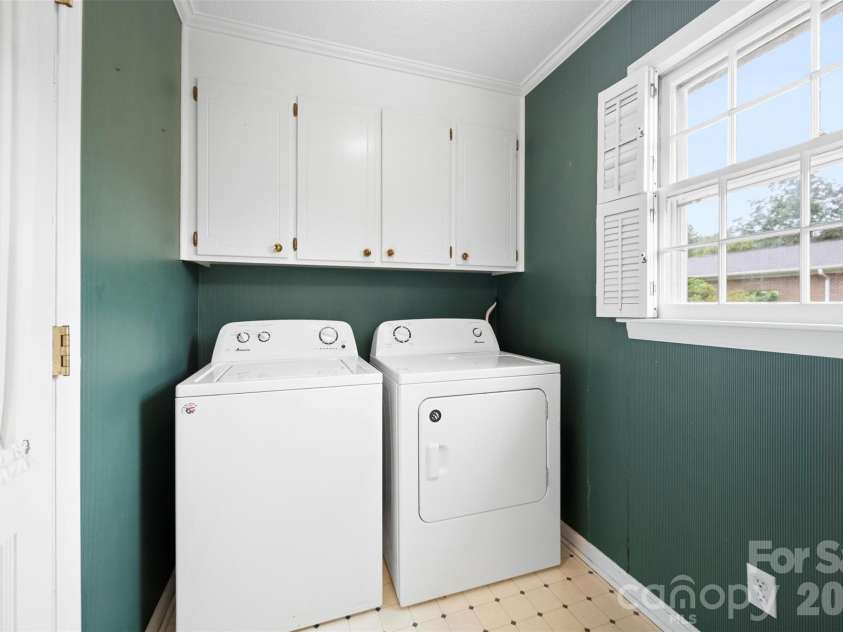 3223 Gardner Park Drive, Gastonia, NC 28054.  MLS# CAR4428277, YatesRealty ID 54816. 