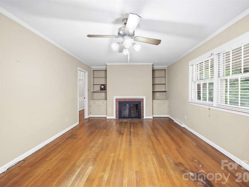 3223 Gardner Park Drive, Gastonia, NC 28054.  MLS# CAR4428277, YatesRealty ID 54816. 