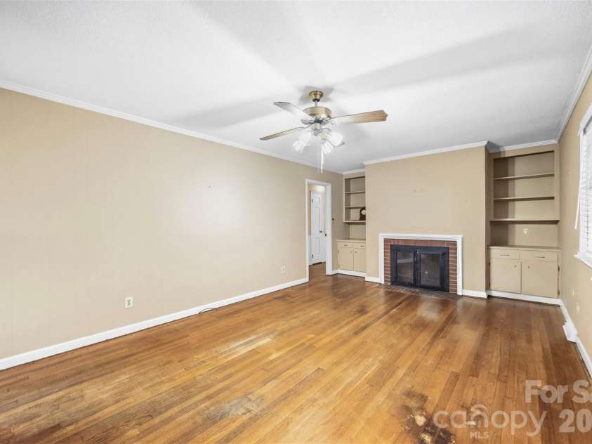 3223 Gardner Park Drive, Gastonia, NC 28054.  MLS# CAR4428277, YatesRealty ID 54816. 