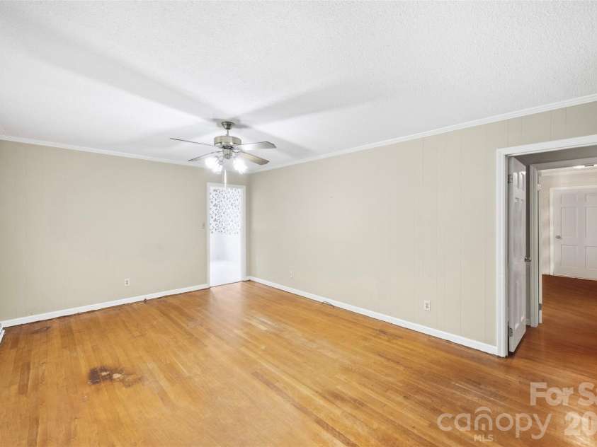 3223 Gardner Park Drive, Gastonia, NC 28054.  MLS# CAR4428277, YatesRealty ID 54816. 