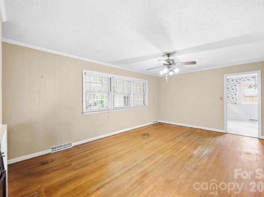 3223 Gardner Park Drive, Gastonia, NC 28054.  MLS# CAR4428277, YatesRealty ID 54816. 