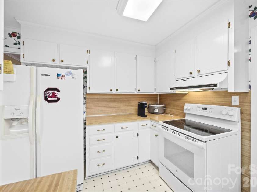 3223 Gardner Park Drive, Gastonia, NC 28054.  MLS# CAR4428277, YatesRealty ID 54816. 