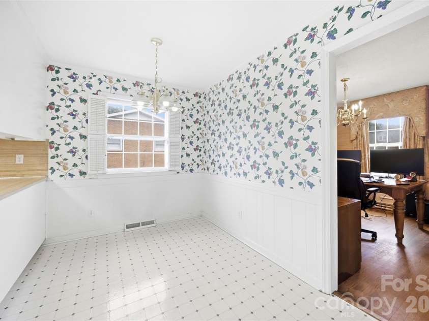 3223 Gardner Park Drive, Gastonia, NC 28054.  MLS# CAR4428277, YatesRealty ID 54816. 