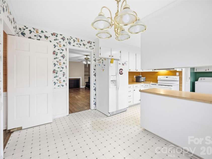 3223 Gardner Park Drive, Gastonia, NC 28054.  MLS# CAR4428277, YatesRealty ID 54816. 