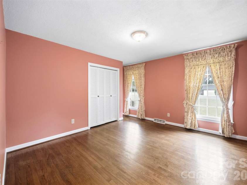 3223 Gardner Park Drive, Gastonia, NC 28054.  MLS# CAR4428277, YatesRealty ID 54816. 