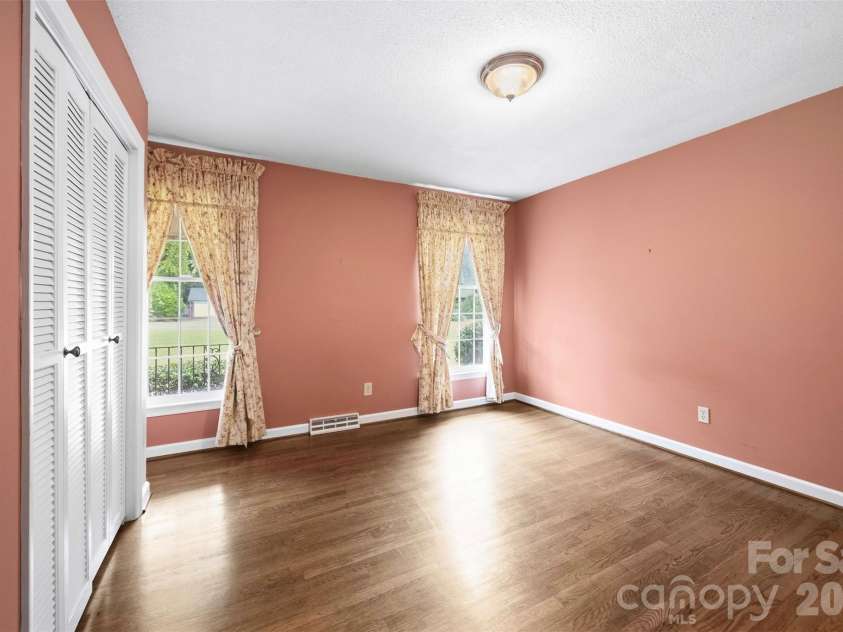 3223 Gardner Park Drive, Gastonia, NC 28054.  MLS# CAR4428277, YatesRealty ID 54816. 