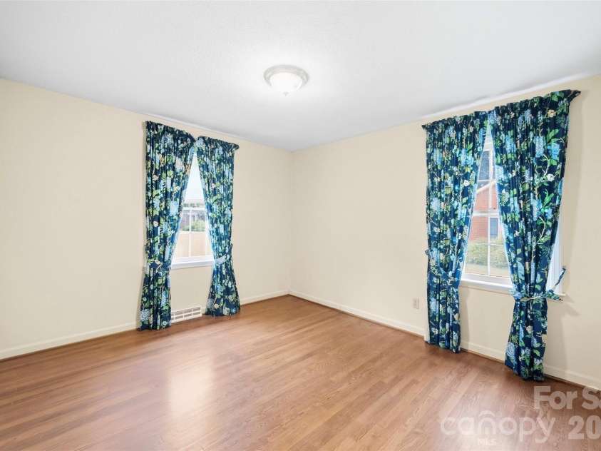 3223 Gardner Park Drive, Gastonia, NC 28054.  MLS# CAR4428277, YatesRealty ID 54816. 
