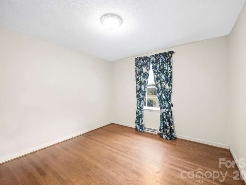 3223 Gardner Park Drive, Gastonia, NC 28054.  MLS# CAR4428277, YatesRealty ID 54816. 