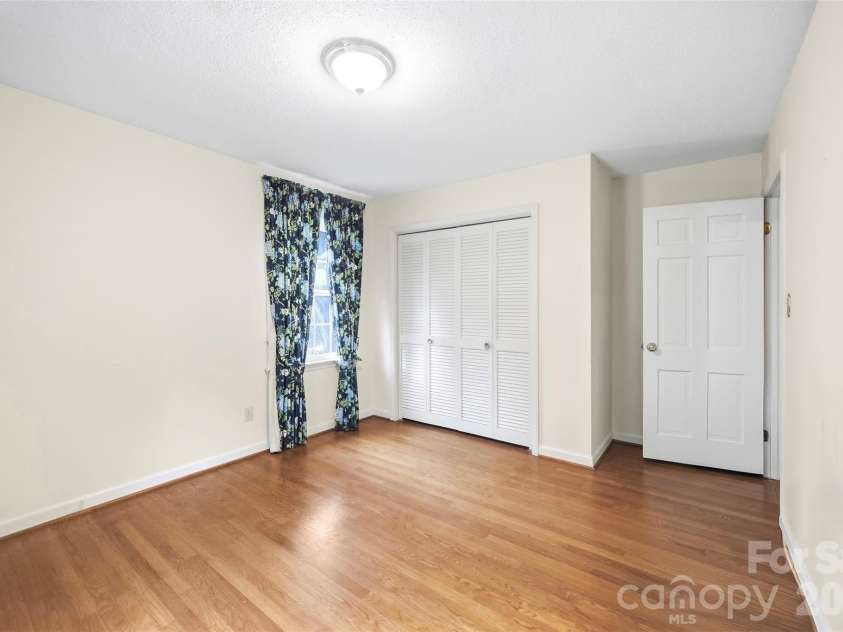 3223 Gardner Park Drive, Gastonia, NC 28054.  MLS# CAR4428277, YatesRealty ID 54816. 