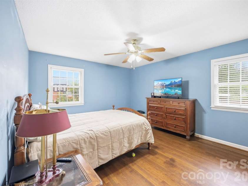 3223 Gardner Park Drive, Gastonia, NC 28054.  MLS# CAR4428277, YatesRealty ID 54816. 