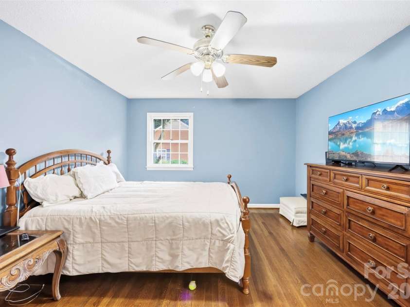 3223 Gardner Park Drive, Gastonia, NC 28054.  MLS# CAR4428277, YatesRealty ID 54816. 