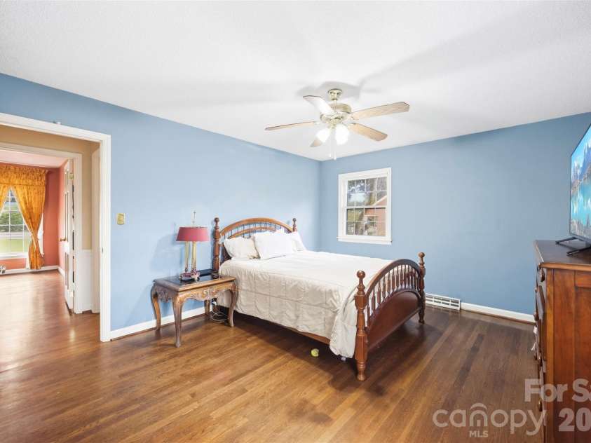 3223 Gardner Park Drive, Gastonia, NC 28054.  MLS# CAR4428277, YatesRealty ID 54816. 