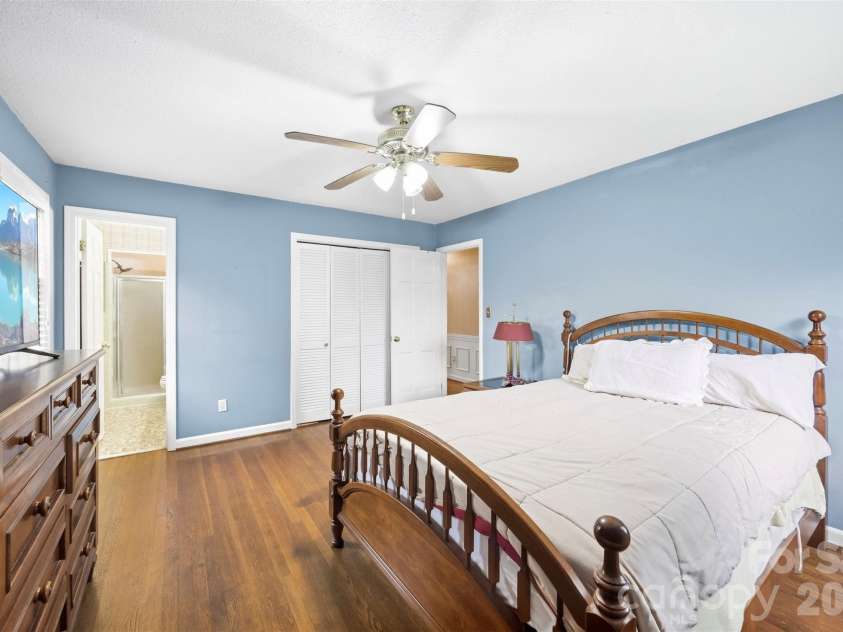 3223 Gardner Park Drive, Gastonia, NC 28054.  MLS# CAR4428277, YatesRealty ID 54816. 