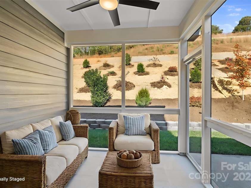 26 Heartleaf Circle, Arden, NC 28704.  MLS# CAR4314580, YatesRealty ID 5482. 