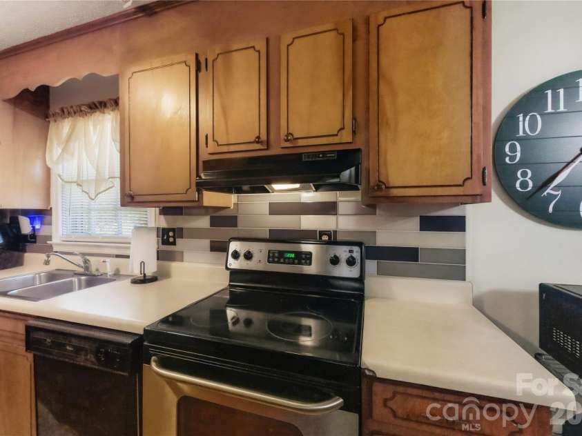 305 Timberland Drive, Grover, NC 28073.  MLS# CAR4429989, YatesRealty ID 54820. 