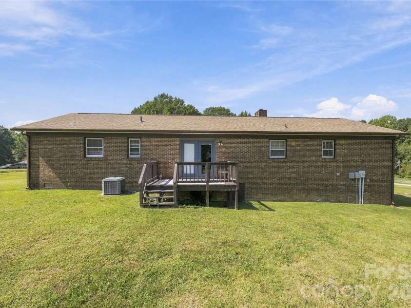 305 Timberland Drive, Grover, NC 28073.  MLS# CAR4429989, YatesRealty ID 54820. 