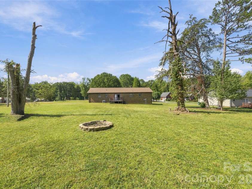 305 Timberland Drive, Grover, NC 28073.  MLS# CAR4429989, YatesRealty ID 54820. 